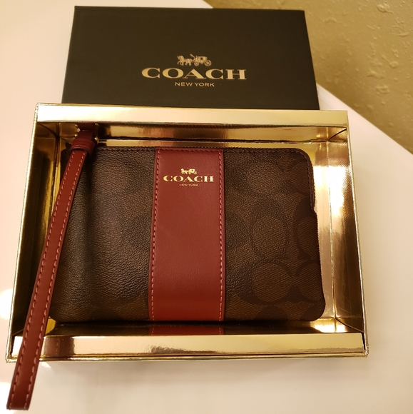 Coach Handbags - Coach wristlet